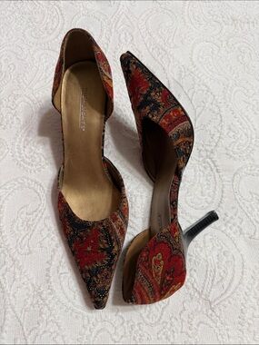 Highlights Size 7.5 Paisley Pointed-Toe Fabric Heels in Red and Black